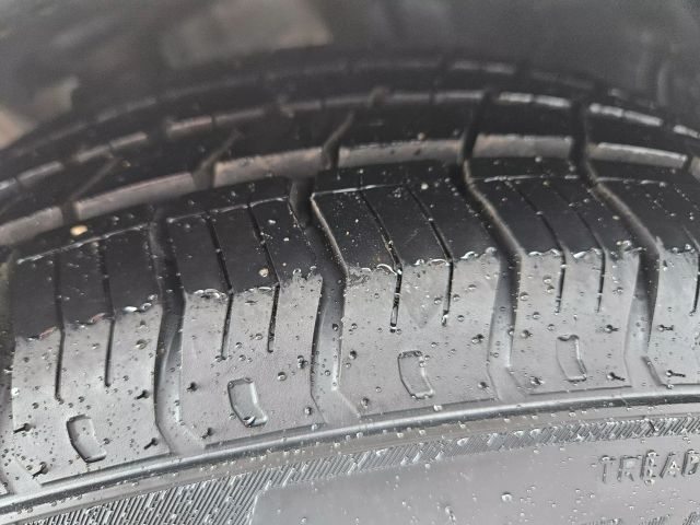 Vehicle image 21 of 68