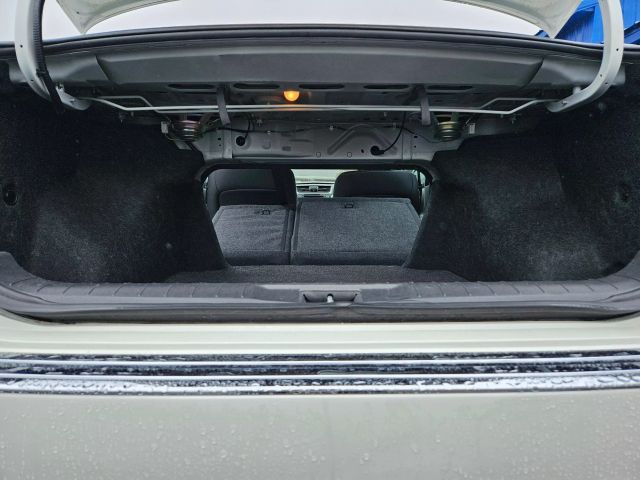 Vehicle image 26 of 68