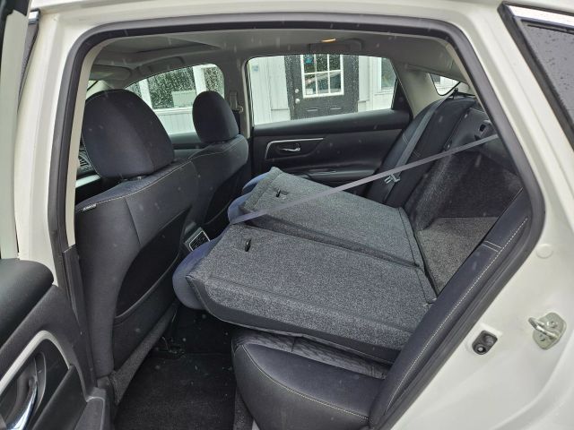 Vehicle image 27 of 68