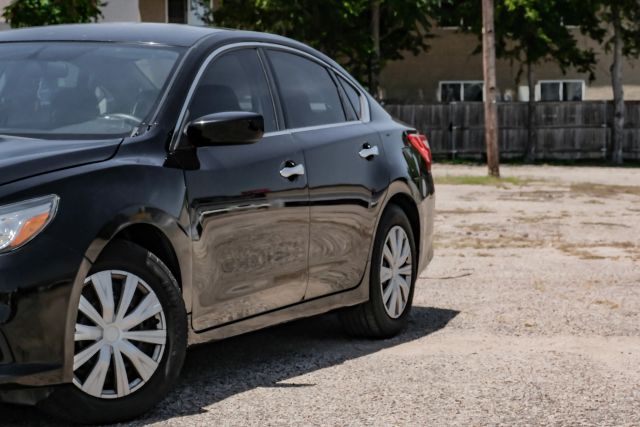 2017 Nissan Altima 2.5 S Image 3 of 60