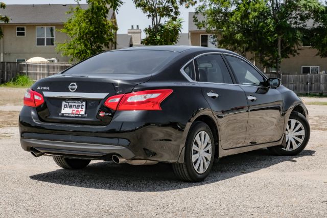 2017 Nissan Altima 2.5 S Image 7 of 60