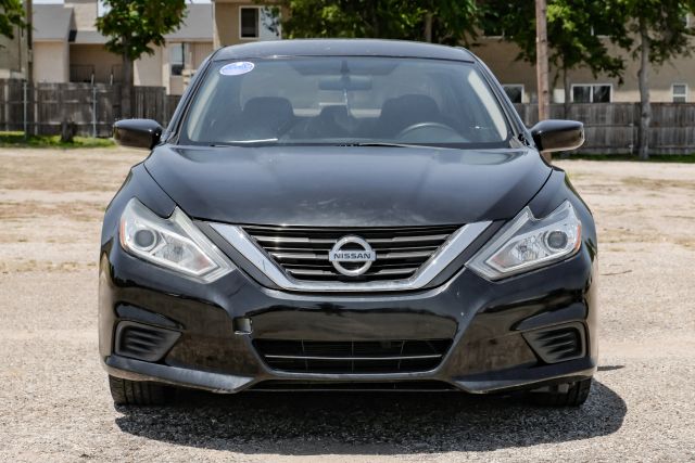 2017 Nissan Altima 2.5 S Image 4 of 60