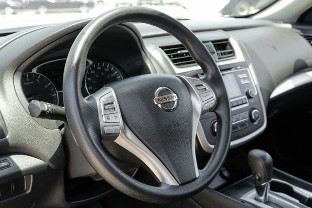2017 Nissan Altima 2.5 S Image 32 of 60