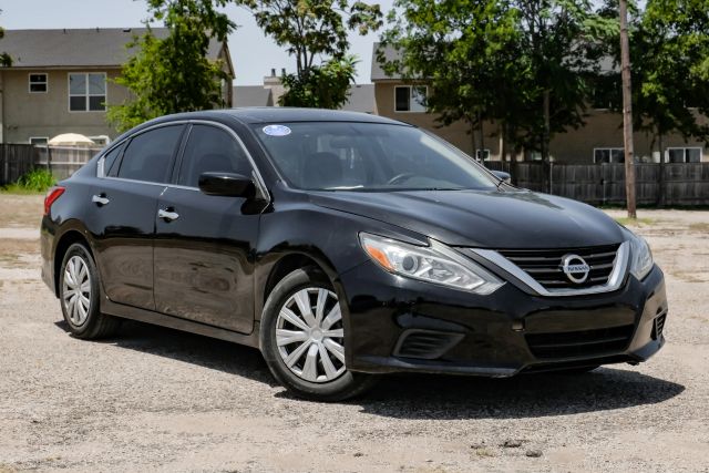 2017 Nissan Altima 2.5 S Image 5 of 60