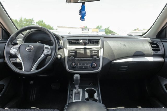 2017 Nissan Altima 2.5 S Image 29 of 60