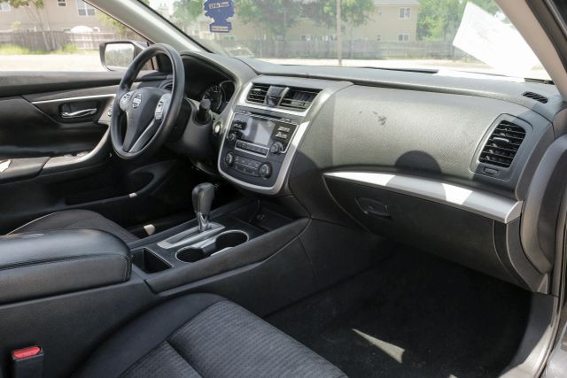 2017 Nissan Altima 2.5 S Image 31 of 60