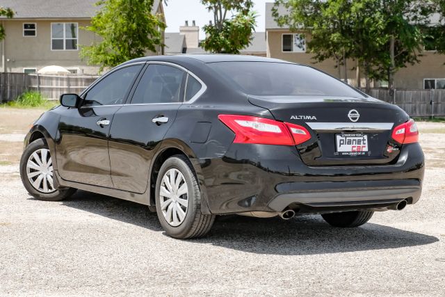 2017 Nissan Altima 2.5 S Image 10 of 60