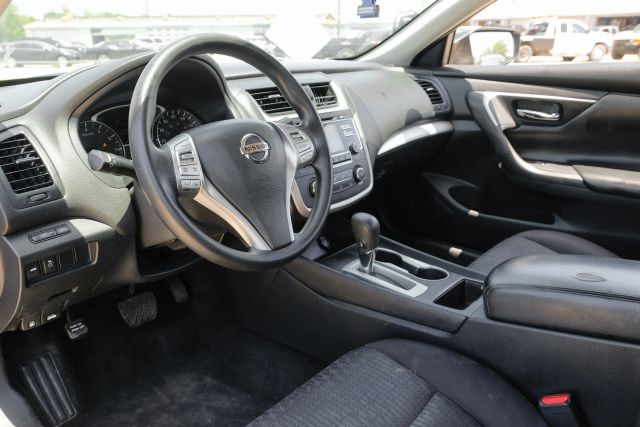 2017 Nissan Altima 2.5 S Image 30 of 60