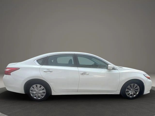 2017 Nissan Altima 2.5 S Image 5 of 33