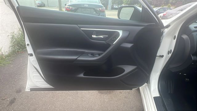 2017 Nissan Altima 2.5 S Image 21 of 33