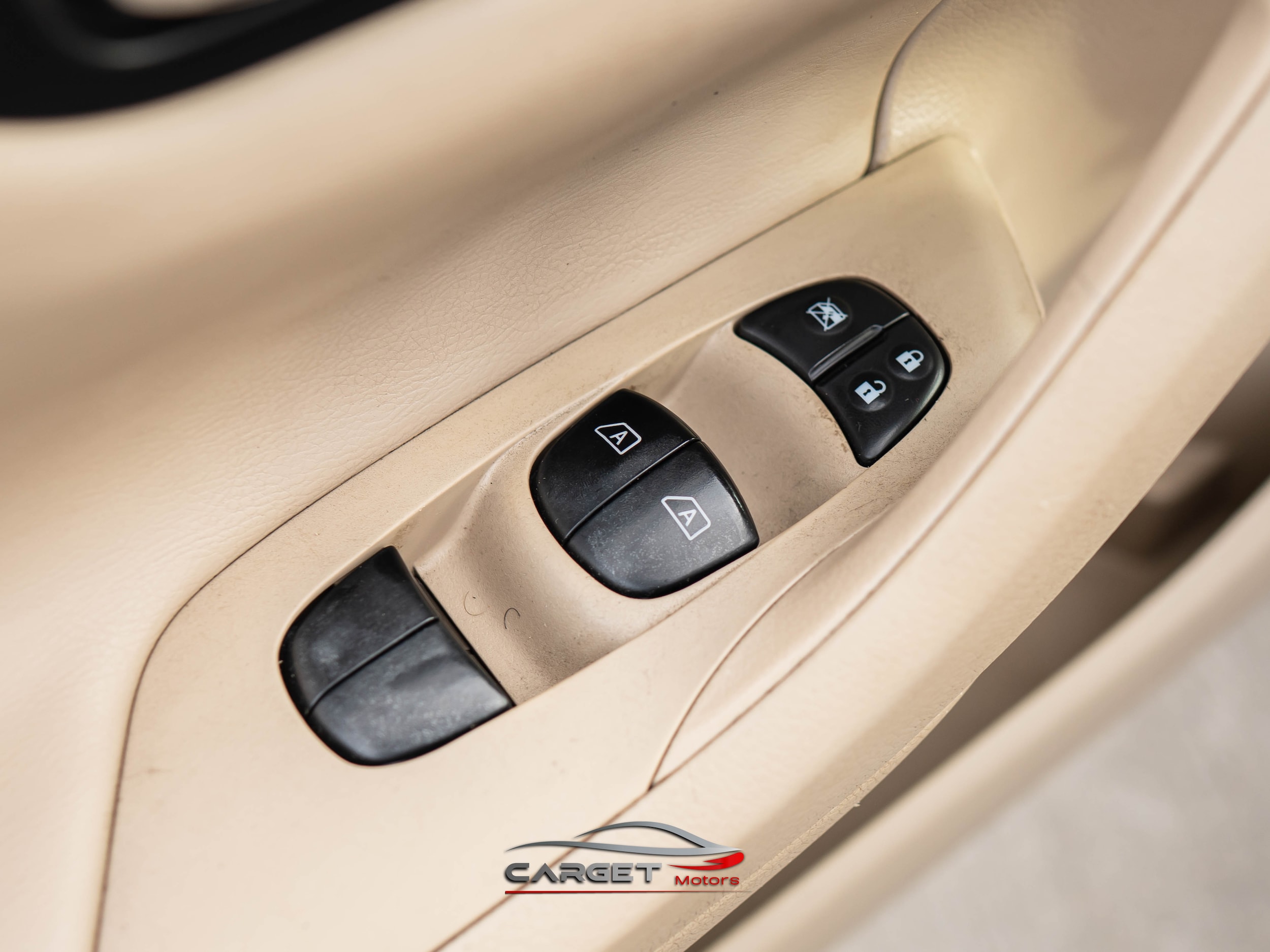 Vehicle image 37 of 49