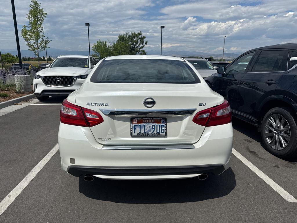 Vehicle image 4 of 7