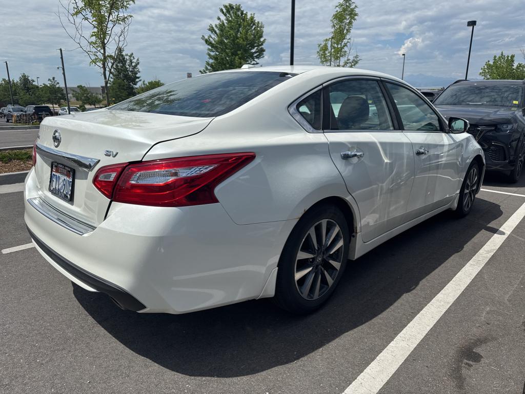 Vehicle image 3 of 7