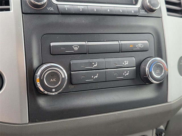 Vehicle image 28 of 38