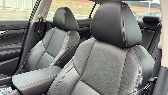 Vehicle image 9 of 33