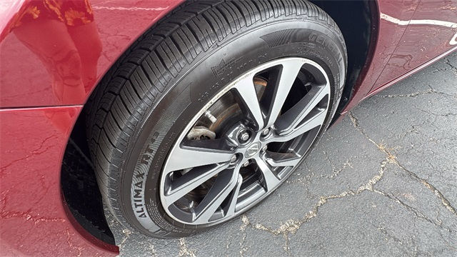 Vehicle image 7 of 33