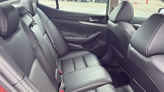 Vehicle image 10 of 33