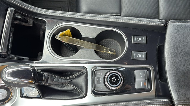 Vehicle image 22 of 33