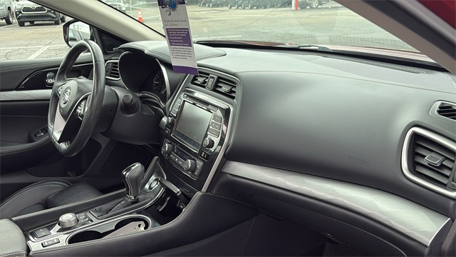 Vehicle image 15 of 33