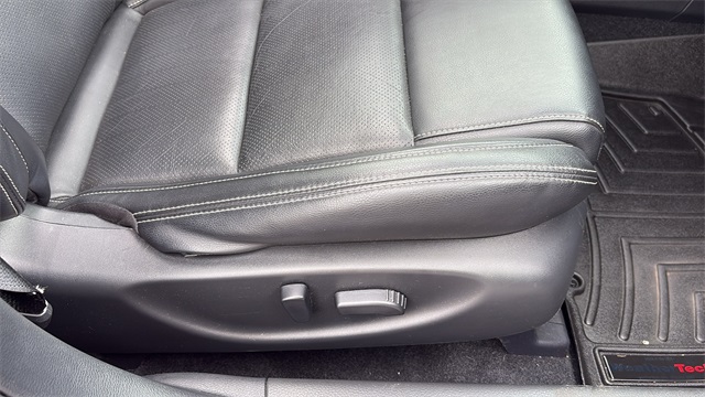 Vehicle image 32 of 33