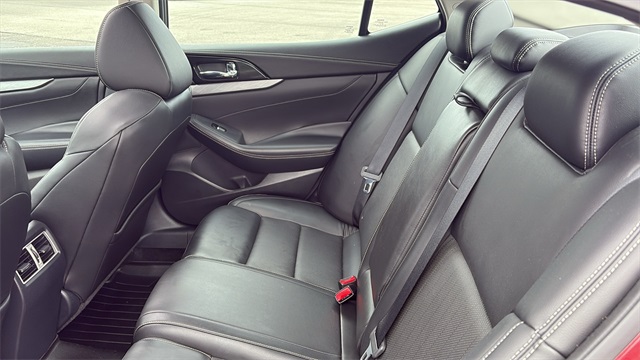 Vehicle image 11 of 33