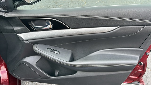 Vehicle image 26 of 33