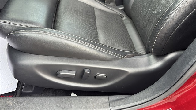 Vehicle image 27 of 33