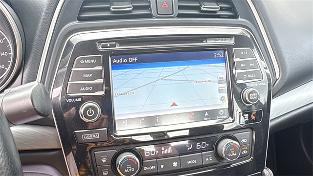 Vehicle image 21 of 33
