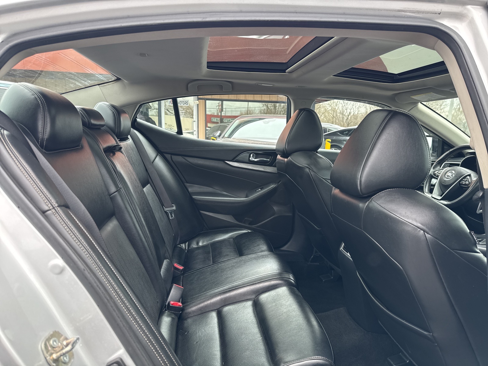 Vehicle image 24 of 44