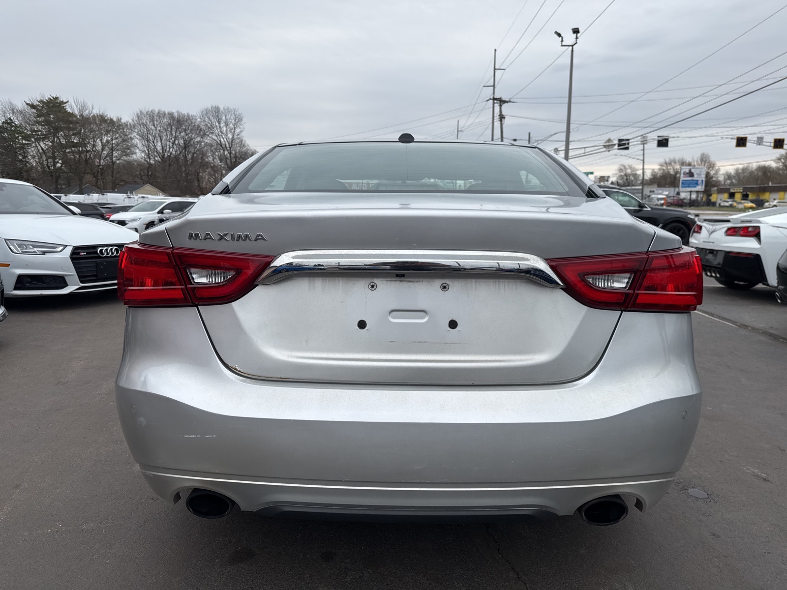 Vehicle image 4 of 44