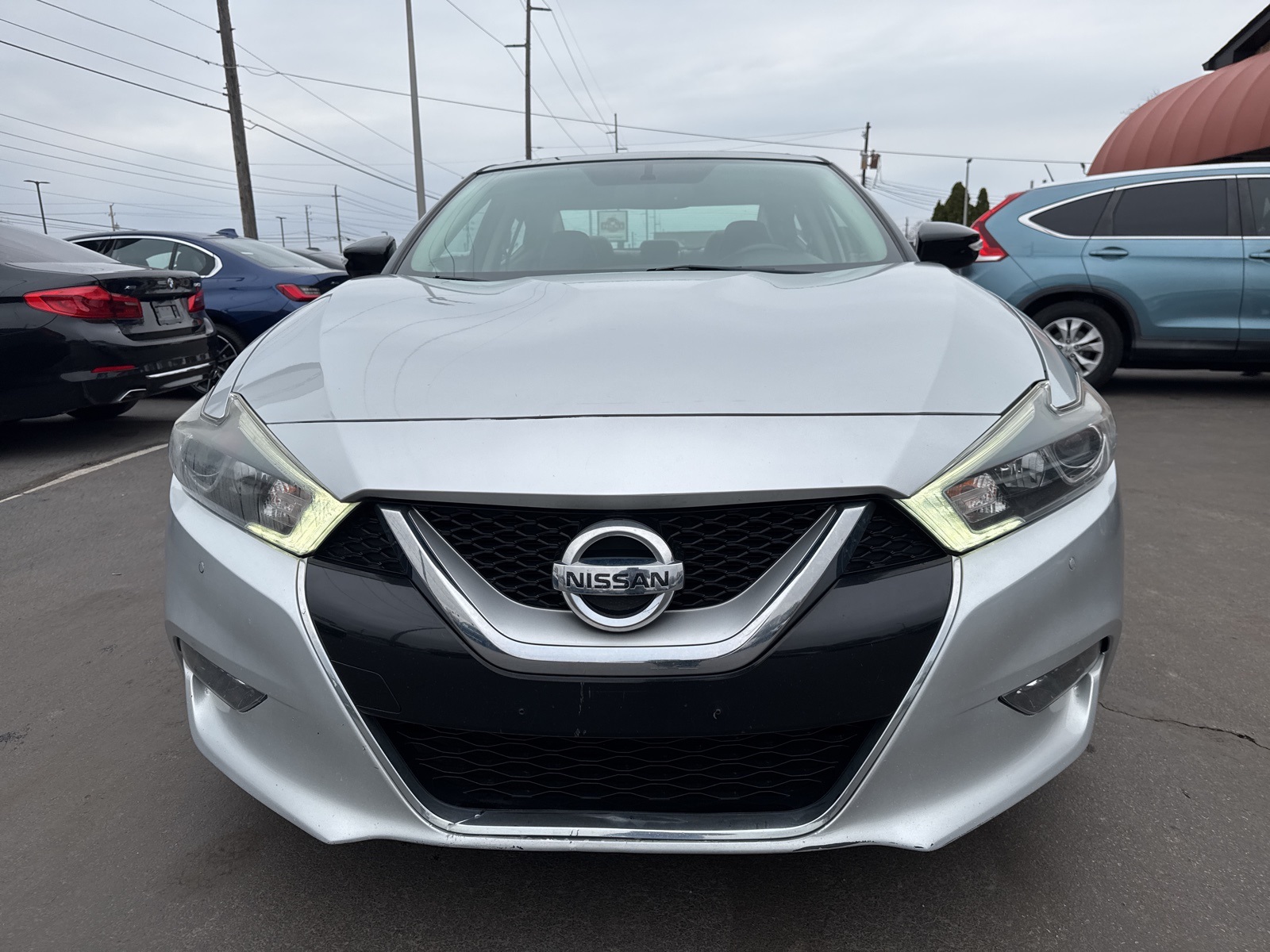 Vehicle image 10 of 44