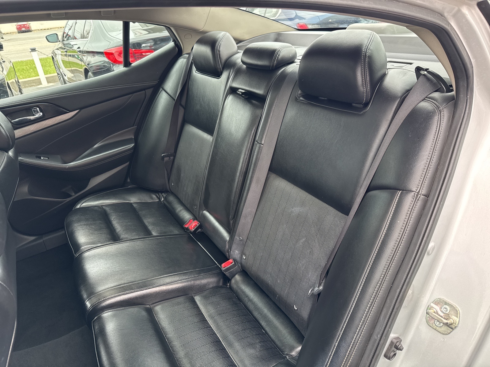 Vehicle image 21 of 44