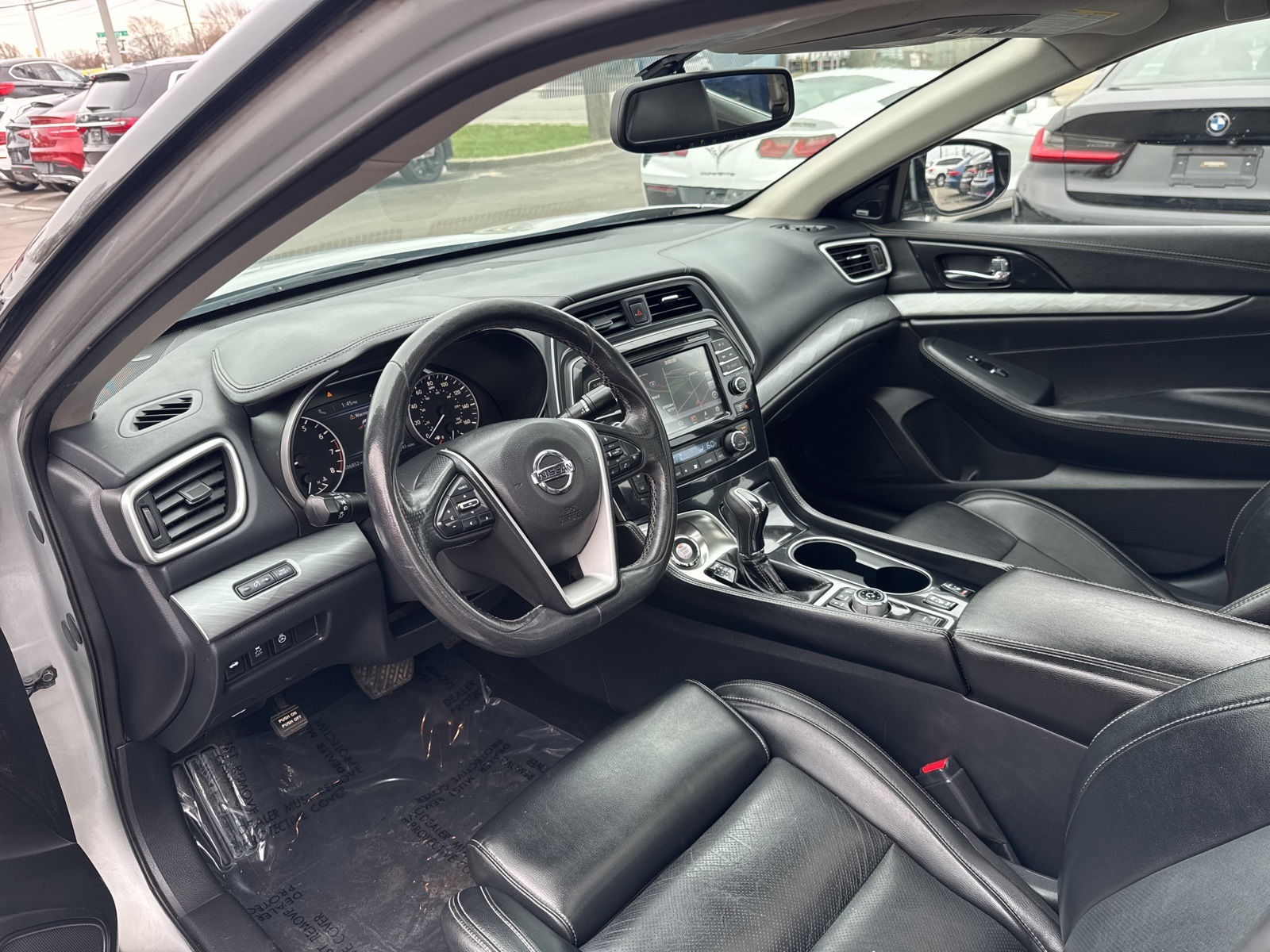 Vehicle image 17 of 44
