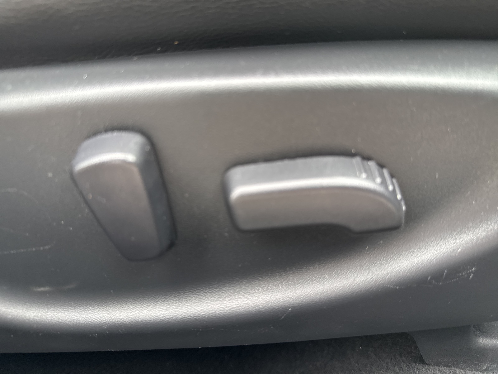 Vehicle image 34 of 44