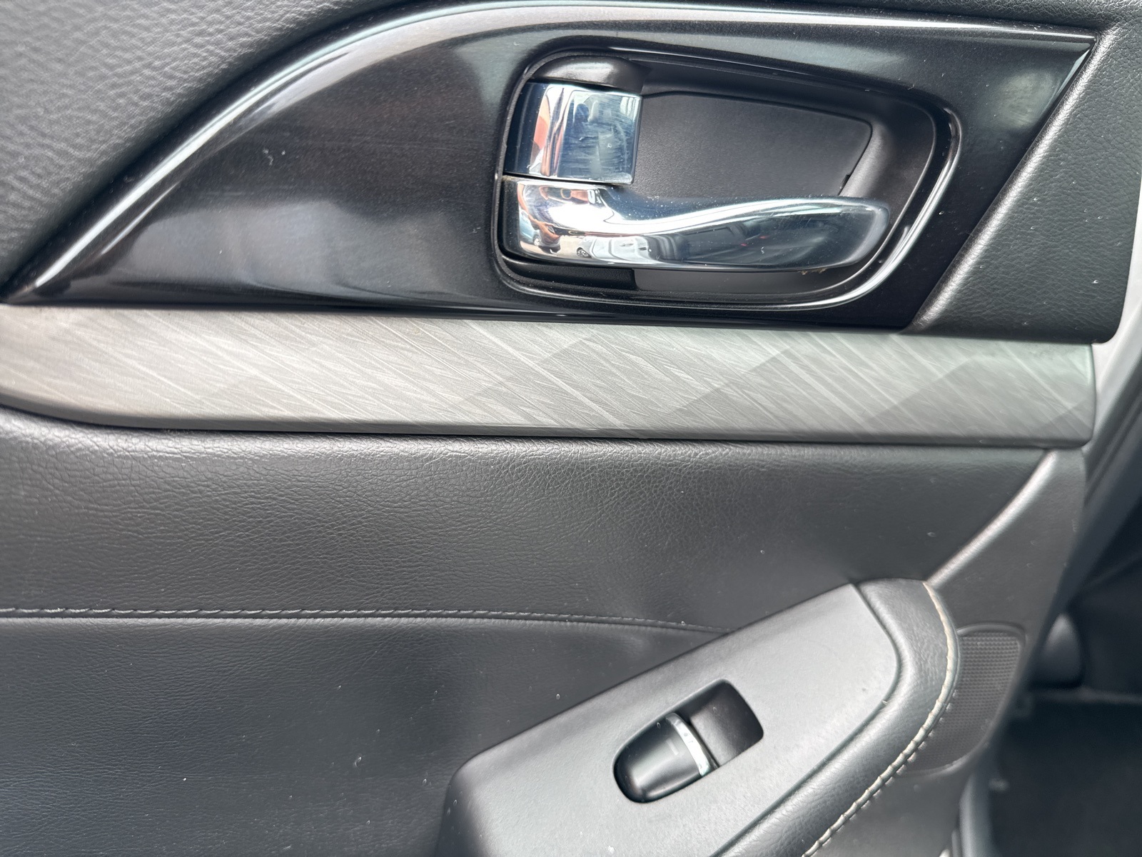 Vehicle image 23 of 44