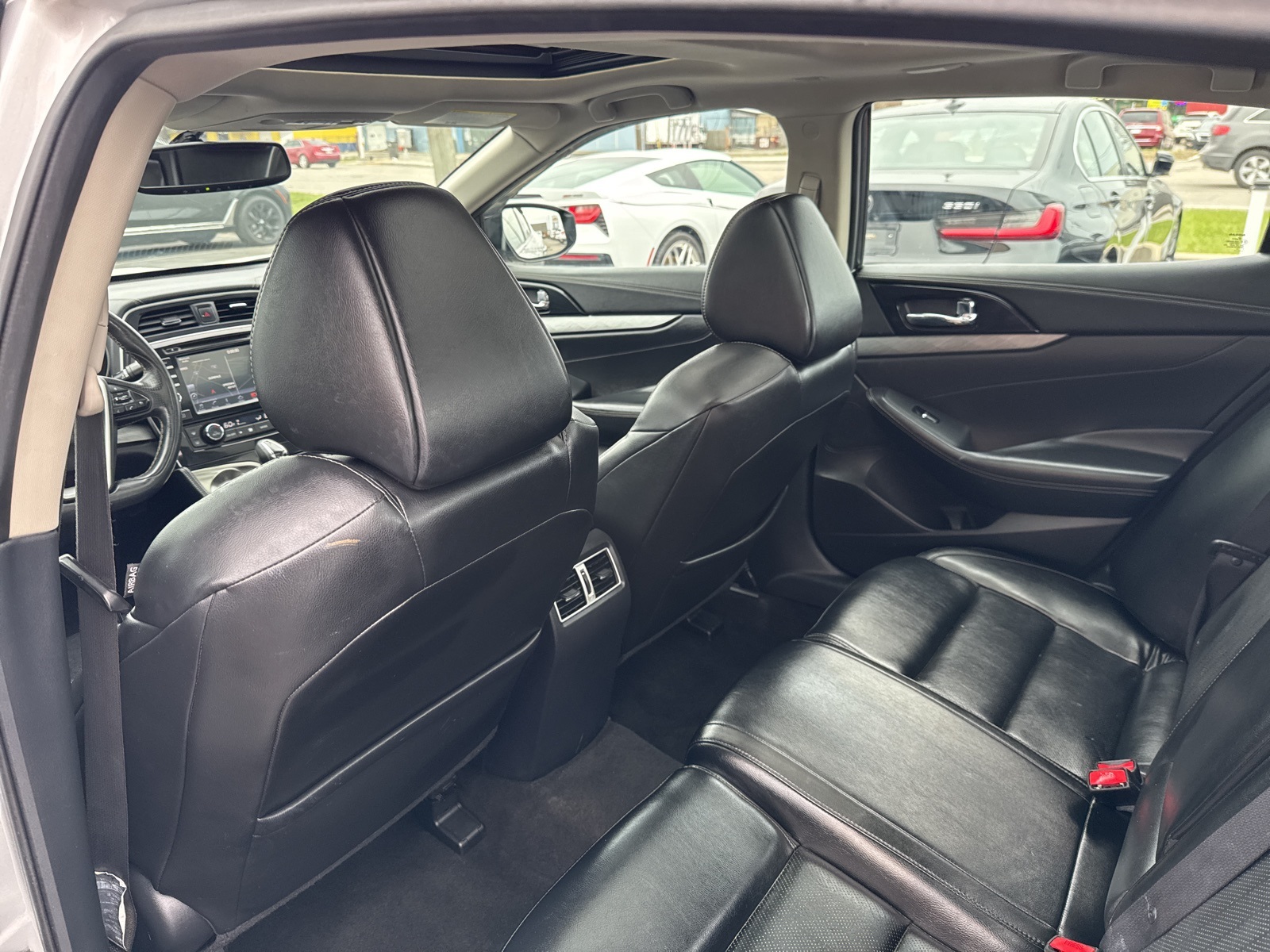 Vehicle image 20 of 44