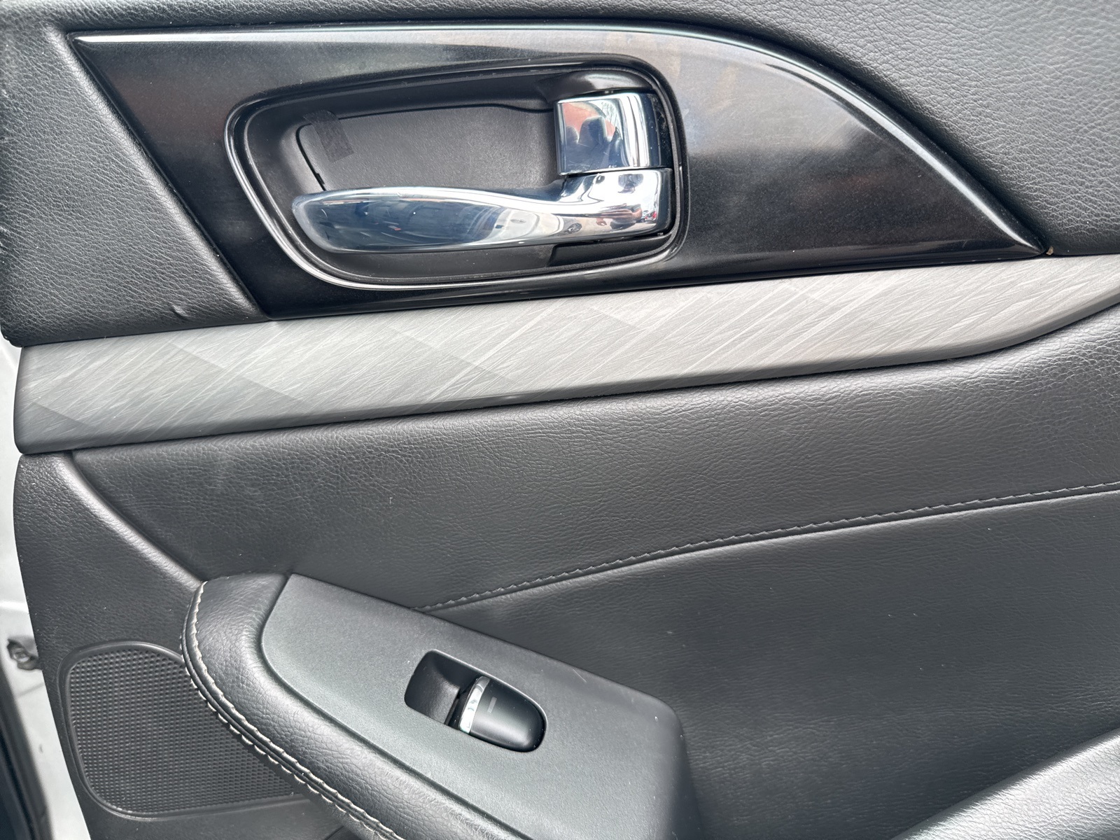 Vehicle image 28 of 44