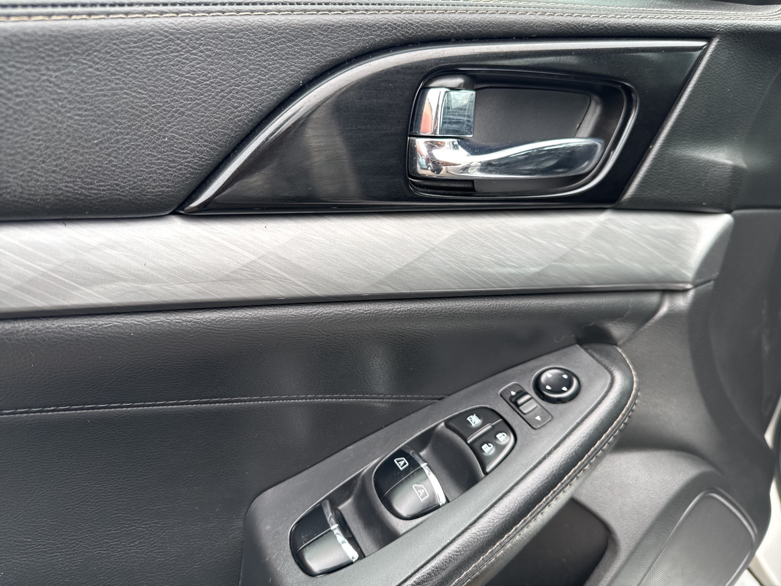 Vehicle image 14 of 44