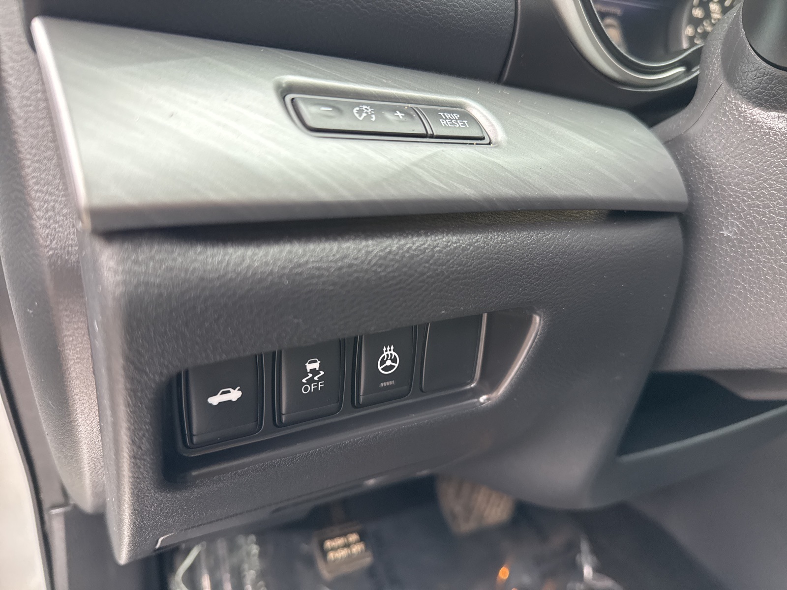 Vehicle image 16 of 44