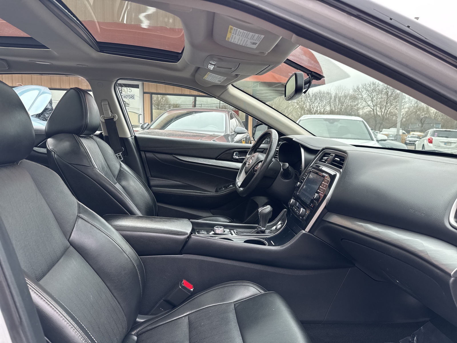 Vehicle image 29 of 44