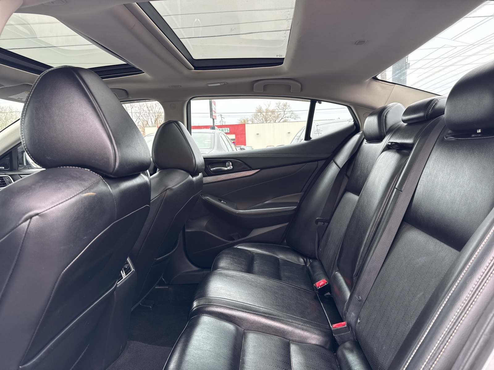 Vehicle image 19 of 44