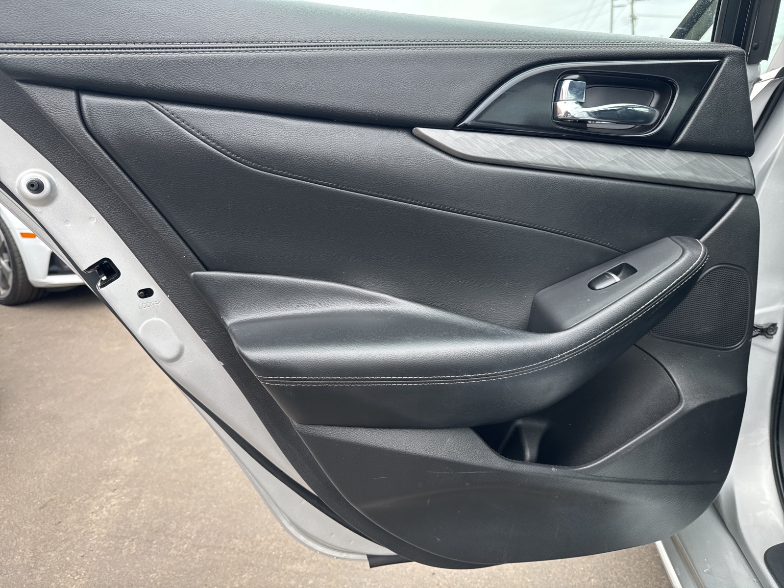 Vehicle image 22 of 44