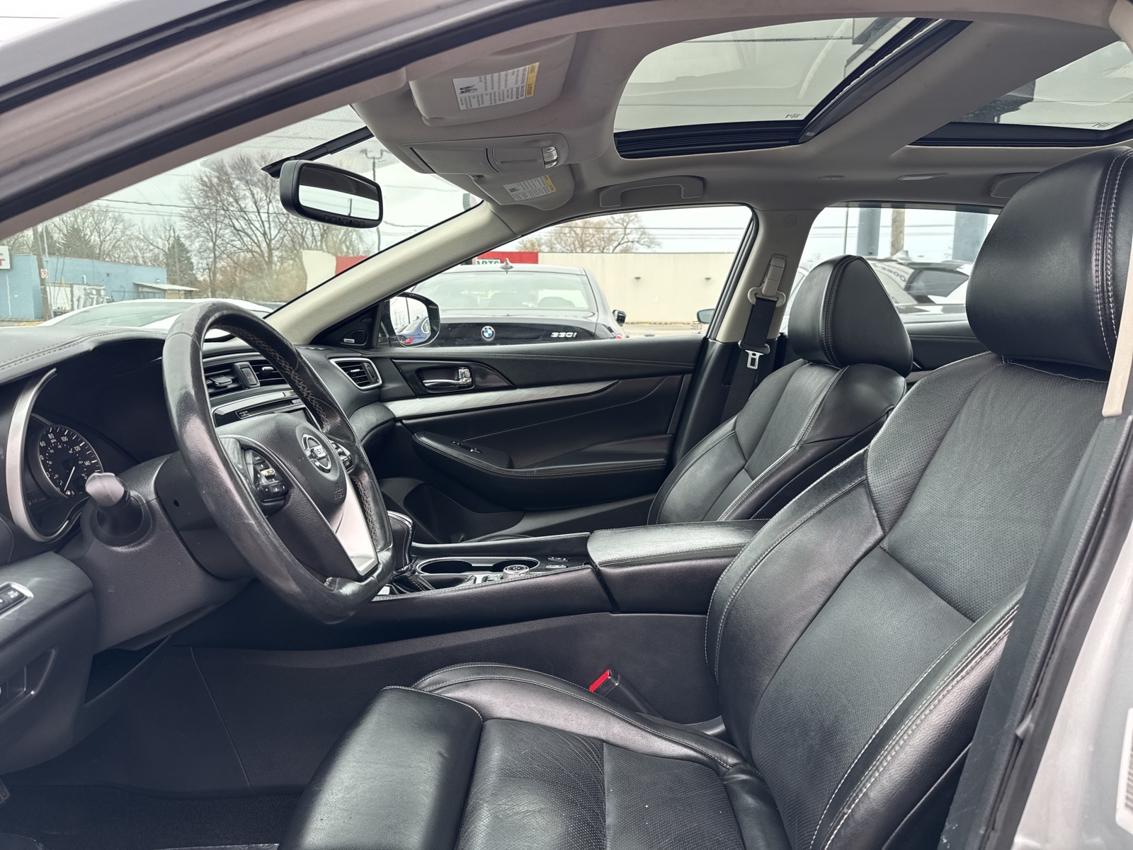 Vehicle image 12 of 44