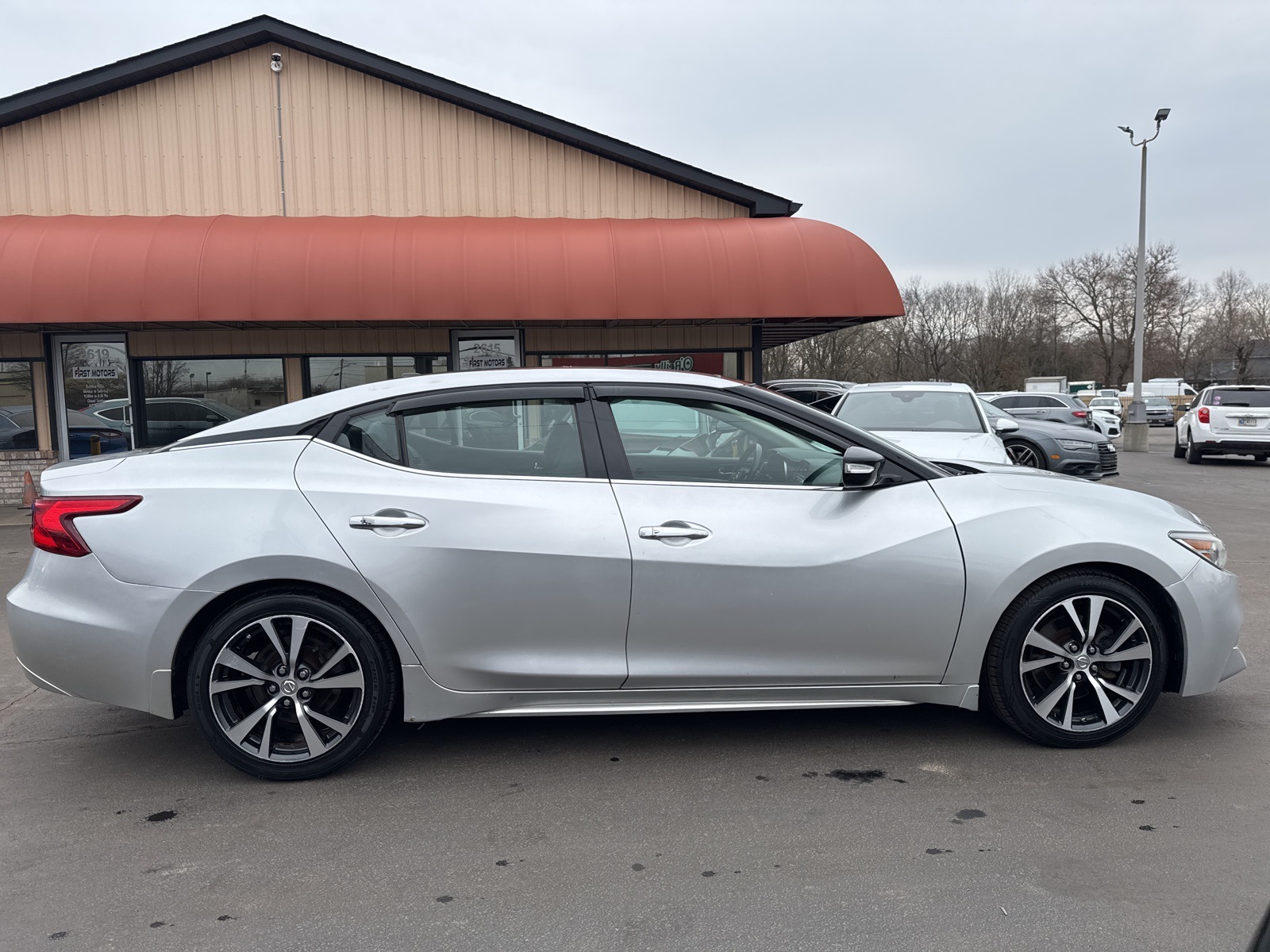 Vehicle image 6 of 44