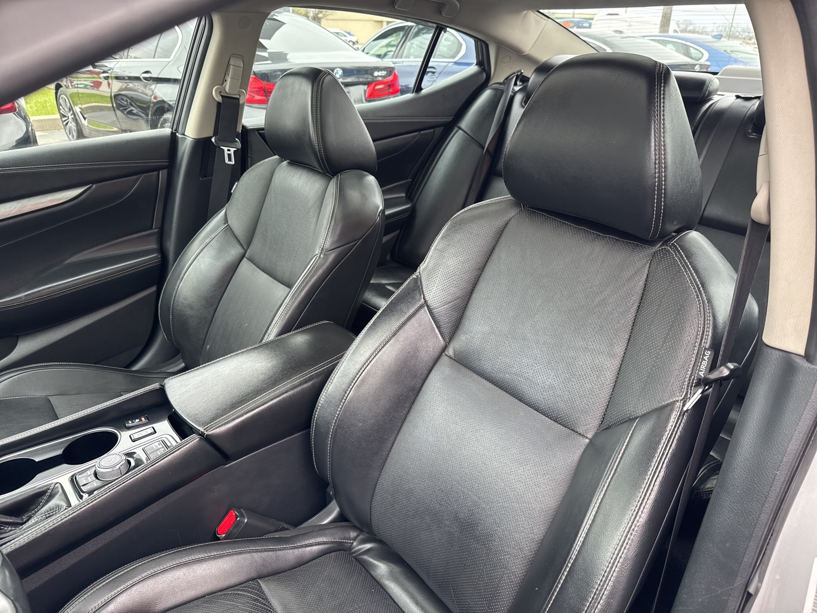 Vehicle image 18 of 44