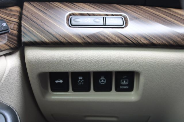 Vehicle image 19 of 35