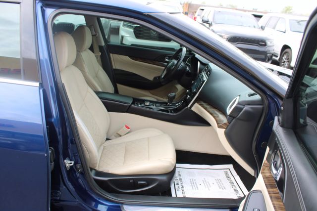 Vehicle image 28 of 35