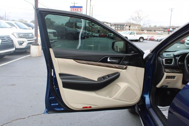 Vehicle image 7 of 35