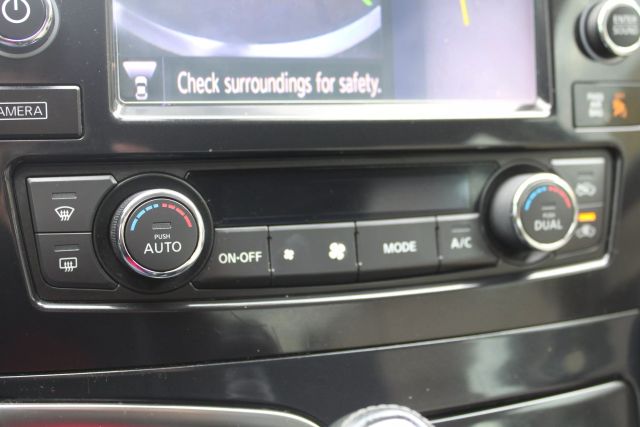 Vehicle image 13 of 35
