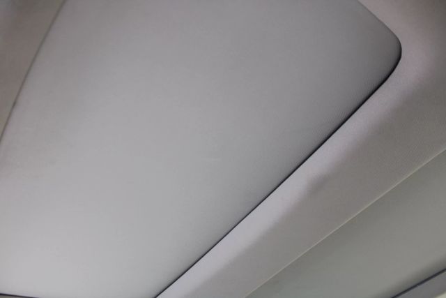 Vehicle image 21 of 35